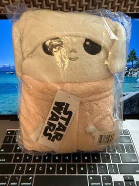 Star Wars The Child Grogu Baby Yoda Cuddle Plush Folding Travel Blanket